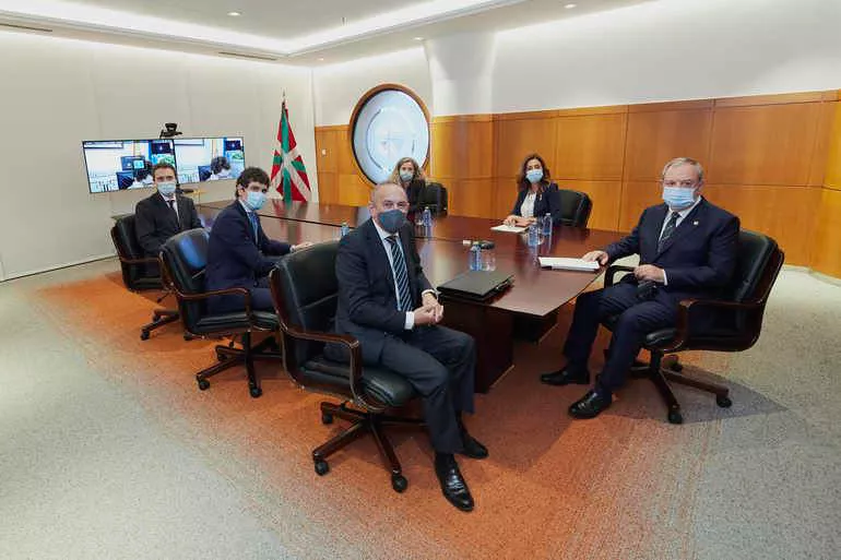 Reunión de la comisión mixta en septiembre de 2020. Foto de archivo de Irekia.