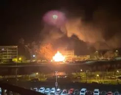 Kamioi batek eztanda egin du Mutrikun. Twitterreko bideo batetik hartutako irudia