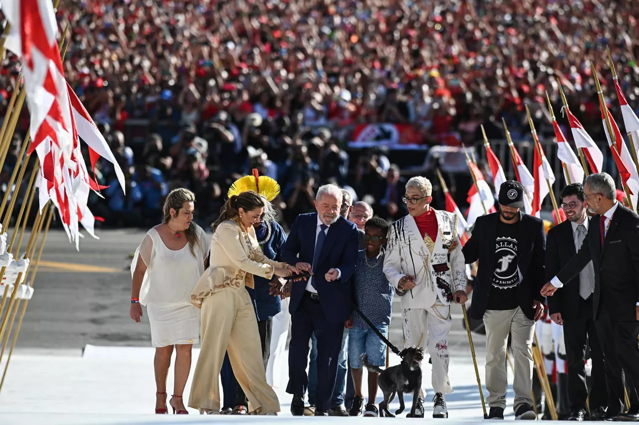 Lula-banda-presidencial-pueblo-EFE