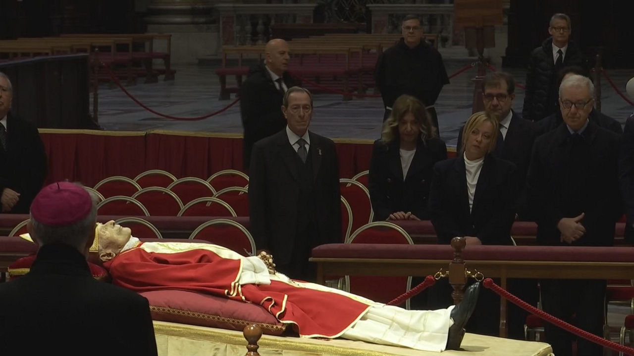 capilla ardiente benedicto XVI reuters