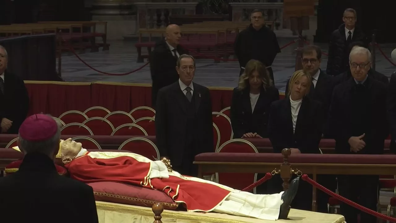 capilla ardiente benedicto XVI reuters