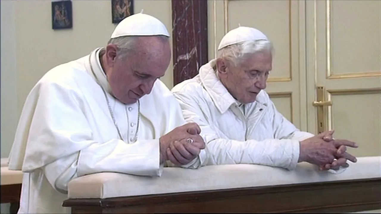 Benedicto XVI y papa Francisco