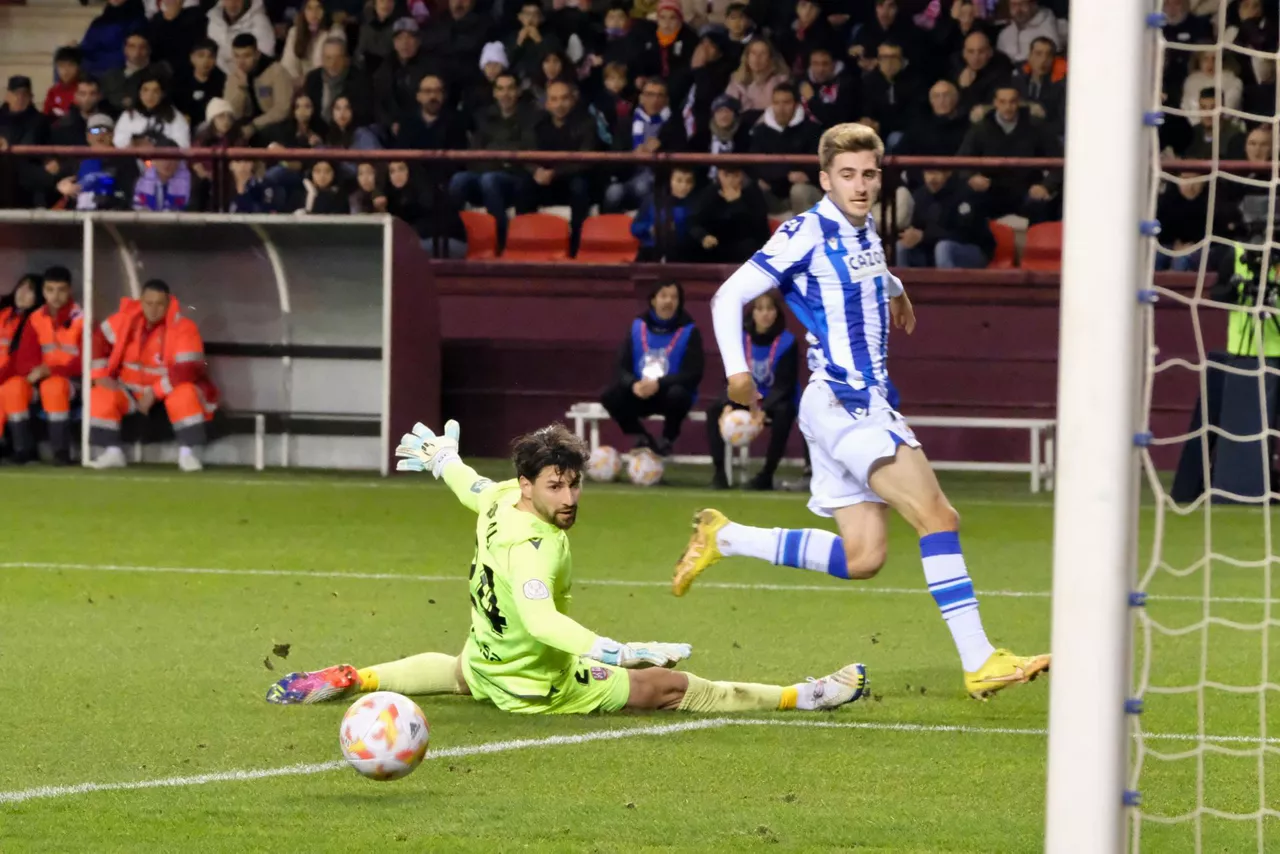 Robert Navarrok, jokaldi honetan, garaipena eman dio Realari. Argazkia: EFE.