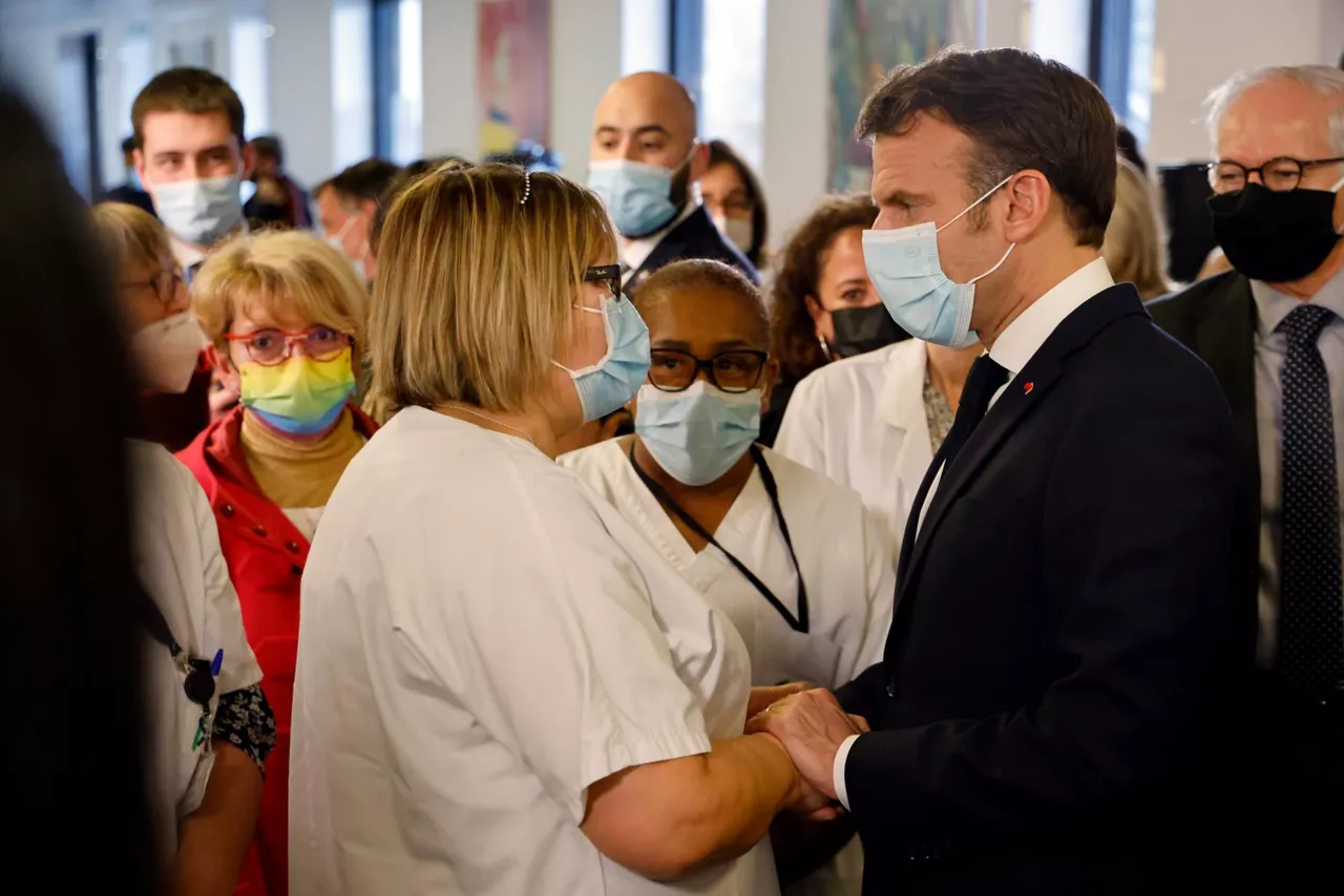 macron_osasun_langilea efe