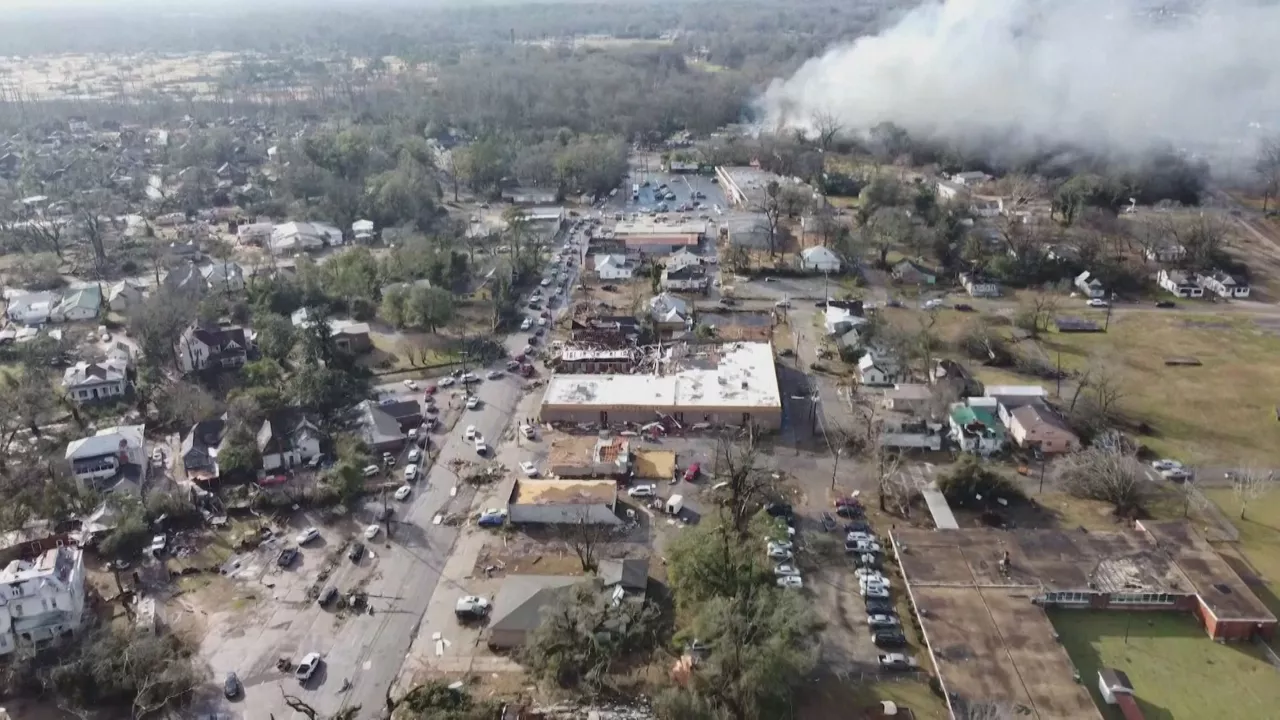 20230113083931_tornado-alabama_