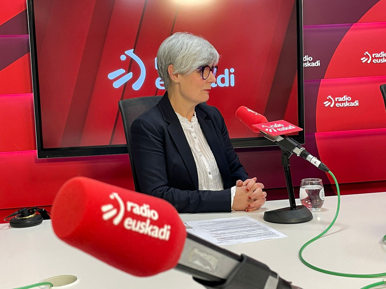 Miren Elgarresta (Emakunde), en Radio Euskadi. Foto: EITB Media