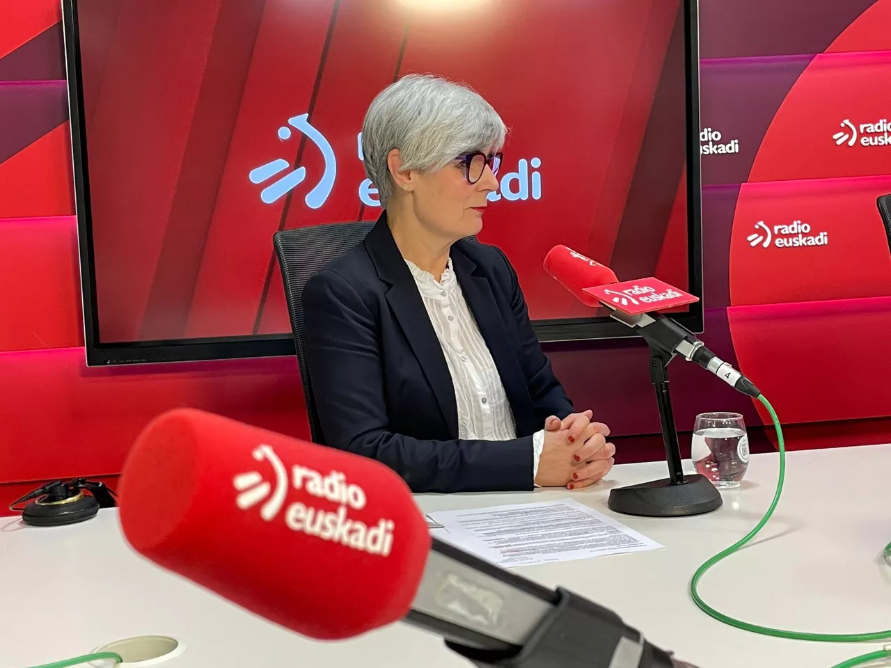 Miren Elgarresta (Emakunde), en Radio Euskadi. Foto: EITB Media
