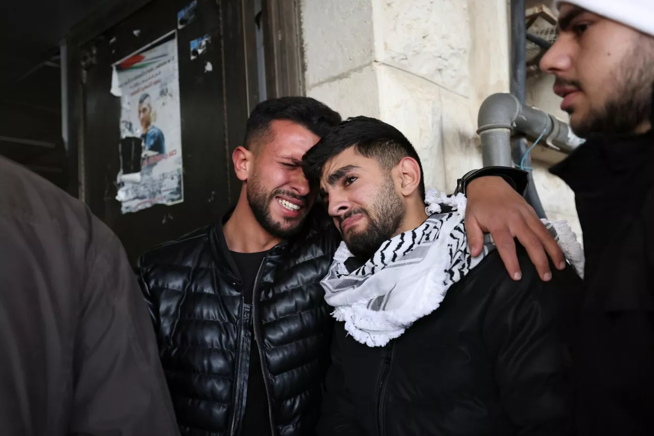 bi gazte palestinar hil dituzte