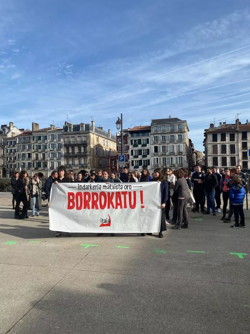 itaia-baiona-bortxaketa-salaketa-elkarretaratzea-argazkia-itaia