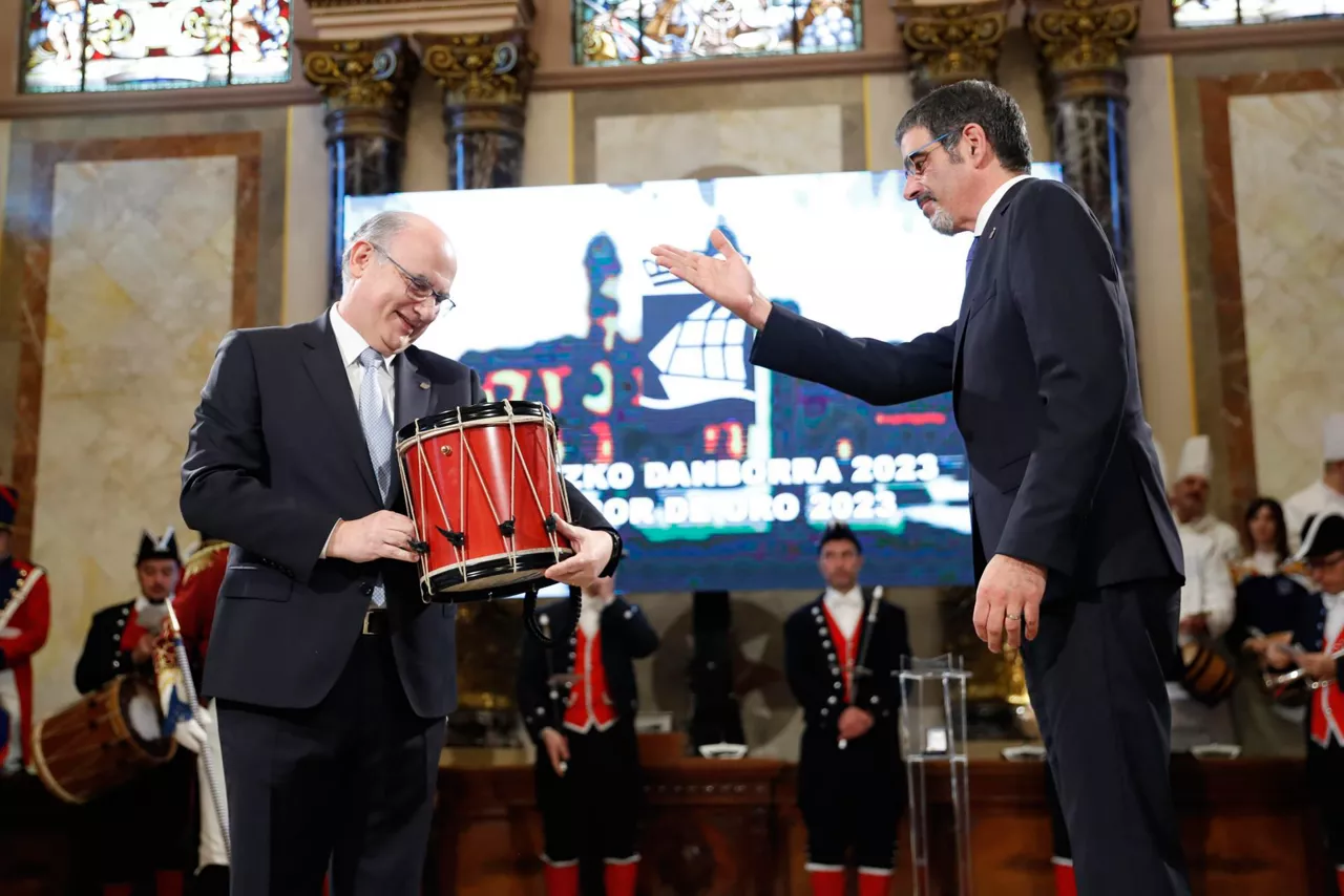 Urrezko danborra tambor de oro