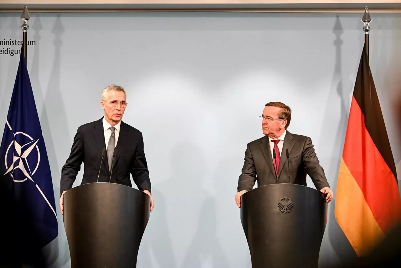 Stoltenberg Pistorious Foto: EFE