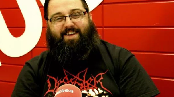 Koldo Intxausti, el cura heavy