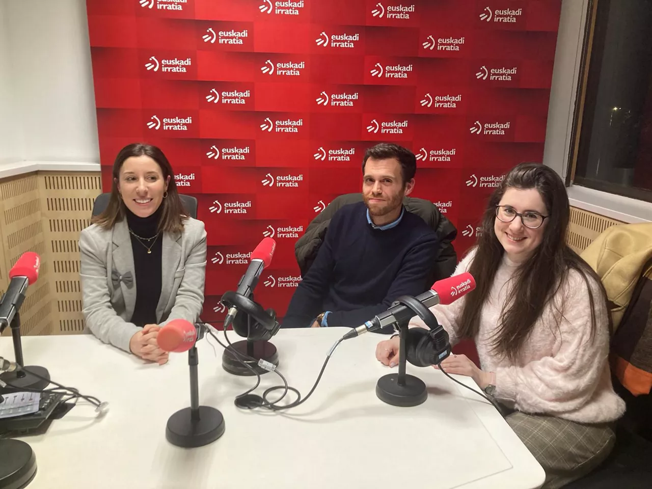 Ane Fadrique, Gorka de la Cuesta eta Ainhoa Quinto epaile gazteak, Faktoria albistegian