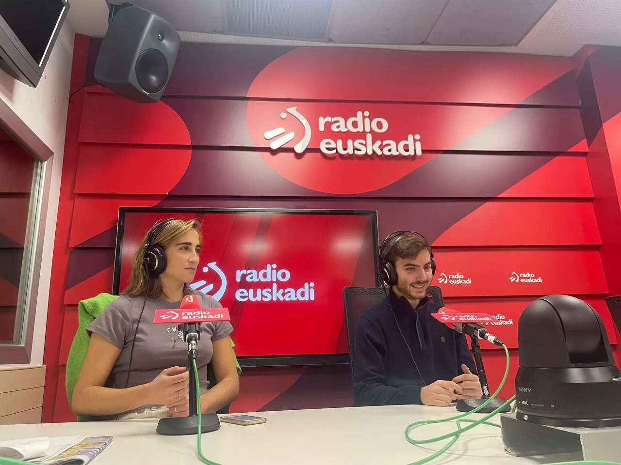 Fernando Ochoa y Ana Gazpio en Radio Eskadi. Foto: EITB Media
