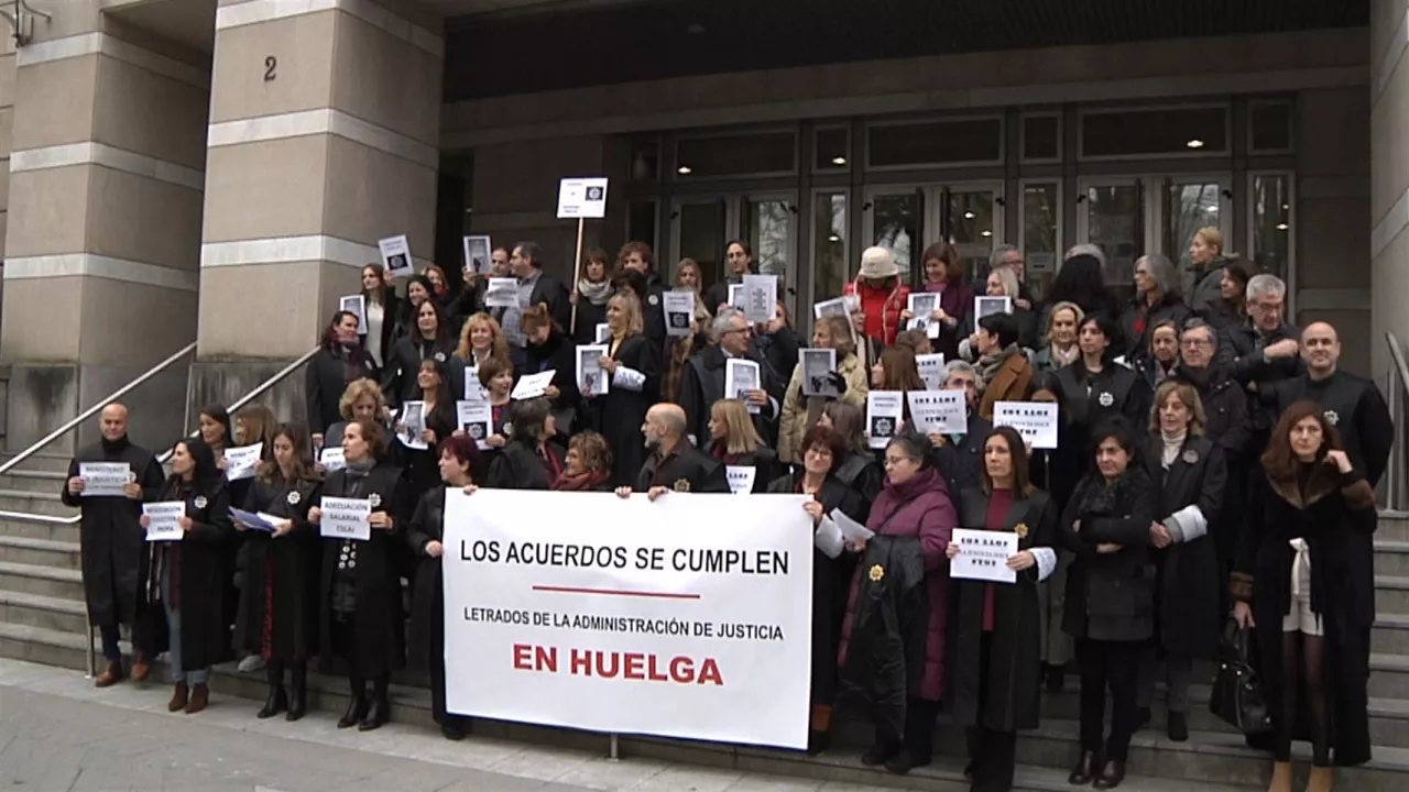 20230201162016_huelga-de-letrados-de-justicia-vasca_