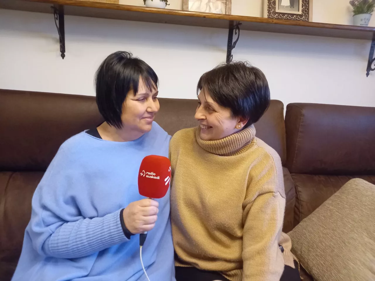 Ana Delgado y su hermana. Foto: EITB Media