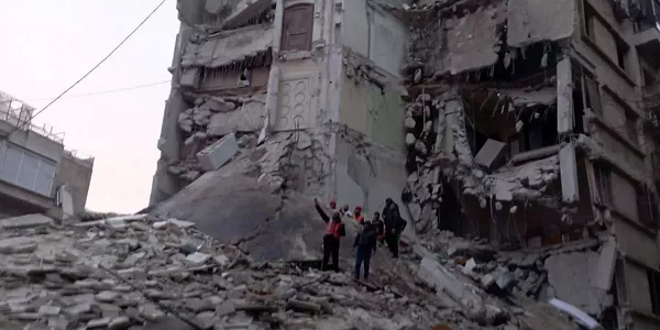Un edificio colapsado en Alepo (Siria). Foto: EFE