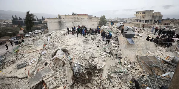 Un edificio colapsado en Idlib (Siria). Foto: EFE