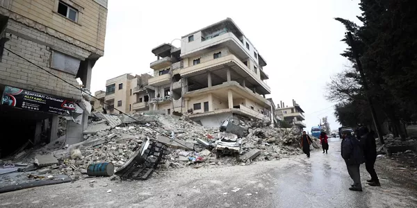 Un edificio colapsado en Idlib (Siria). Foto: EFE