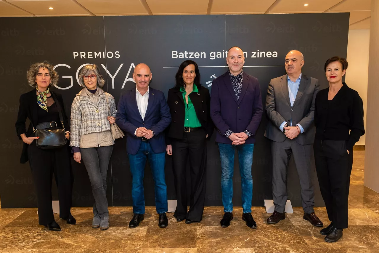 Andoni Aldekoa, director de EITB, con otros cargos directivos.