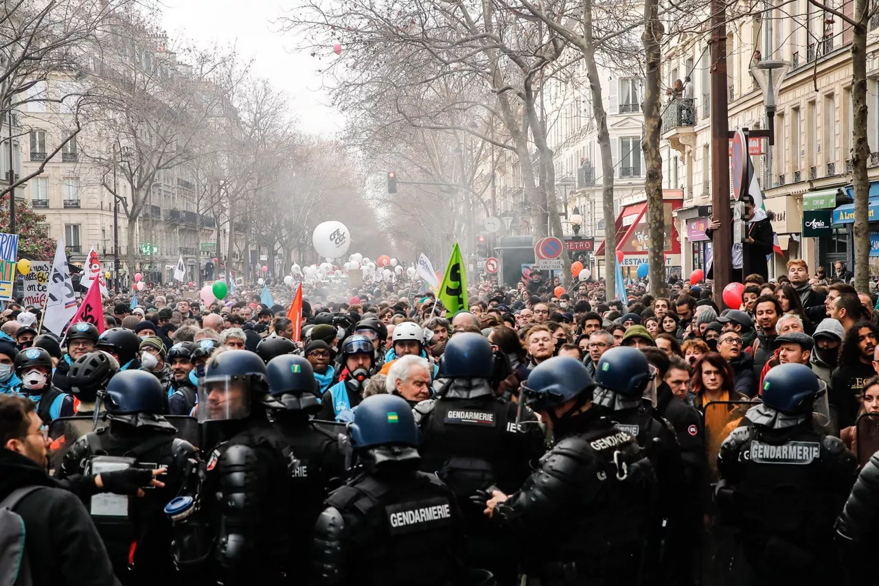 pentsio erreformaren aurkako manifestazioa parisen frantzia efe