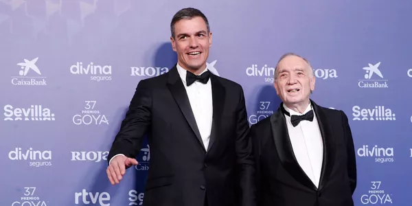 Pedro Sánchez a su llegada a la gala. EFE
