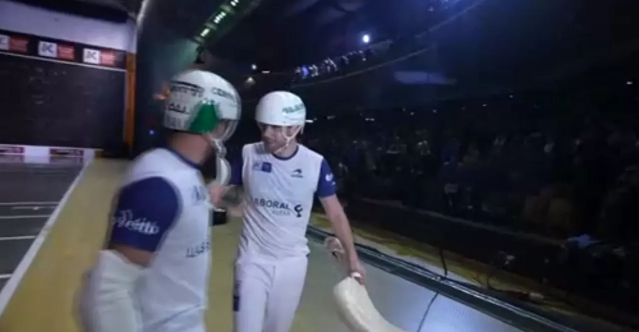 Olharanek eta Basquek, hirugarren postua bermatuta, kantxan ospatu dute. Argazkia: EITB Media.