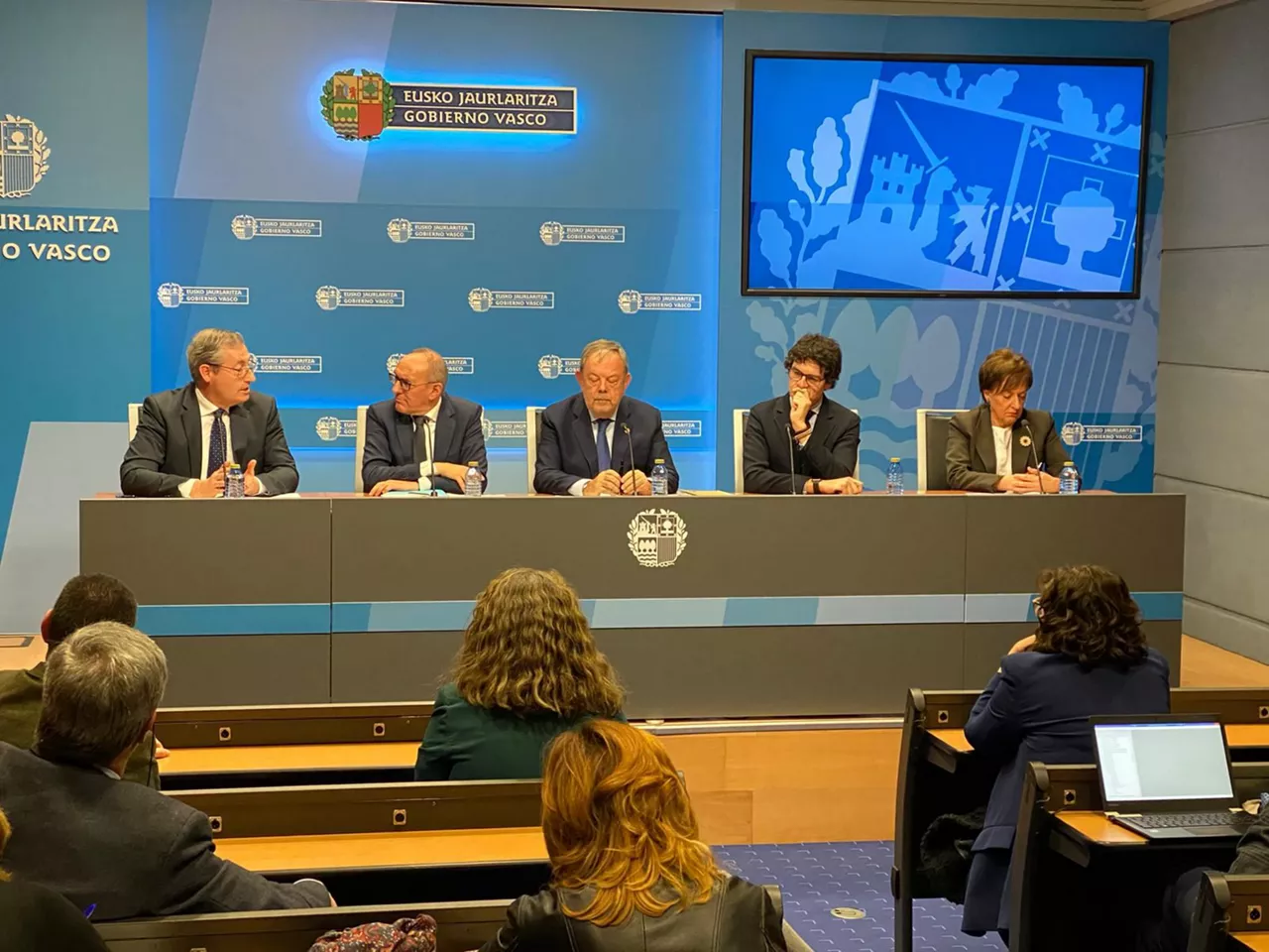 Finantzen Euskal Kontseiluaren osteko agerraldia. EITB