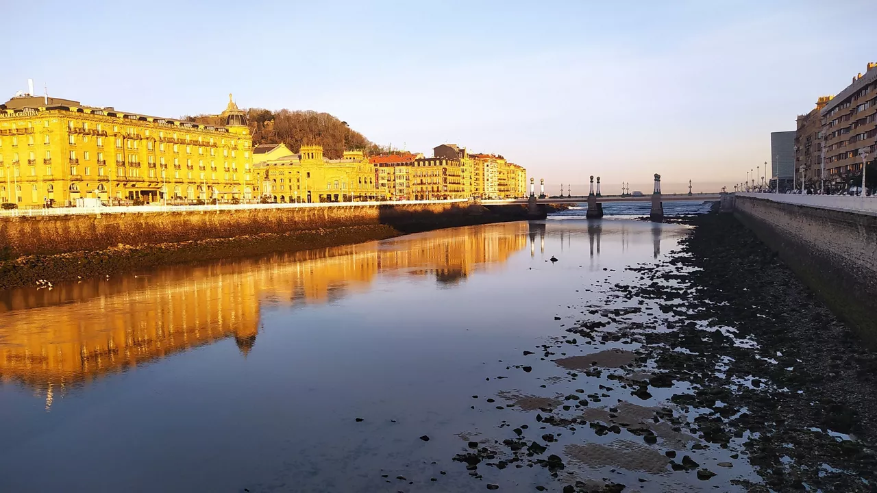 URUMEAREN BOKALEA eguzkia, Donostia