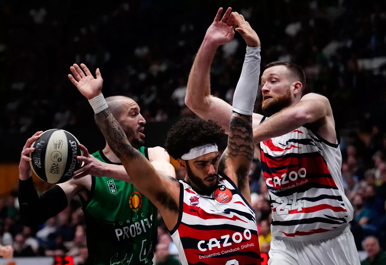 joventut_baskonia_EFE_kopa_saskibaloia_howard_costello