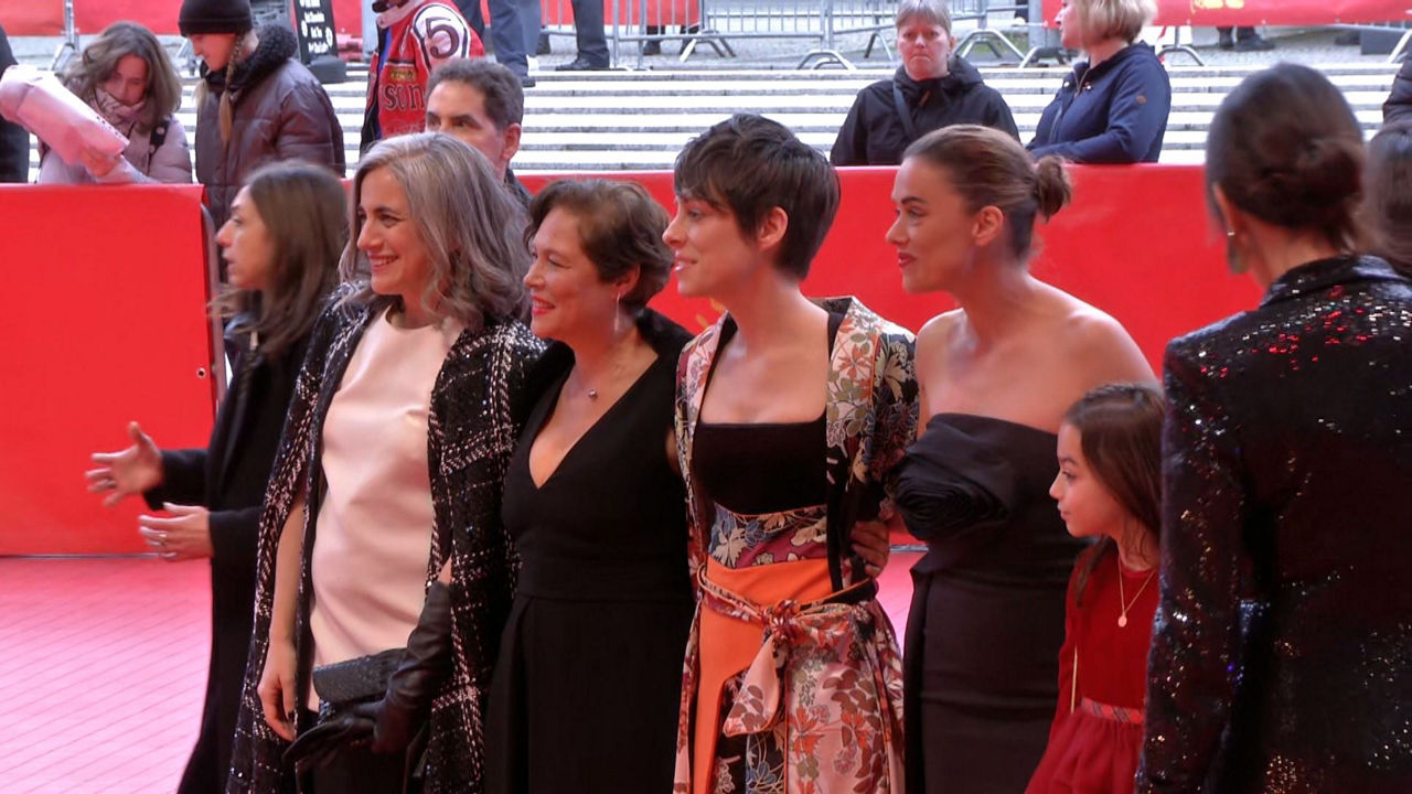 20230222173739_20-000-especies-de-abejas-berlinale_