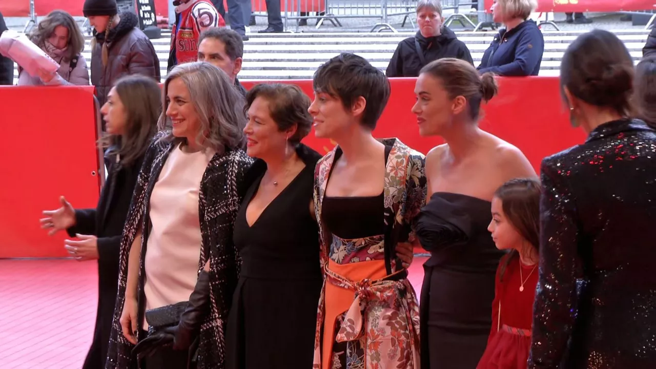 20230222173739_20-000-especies-de-abejas-berlinale_