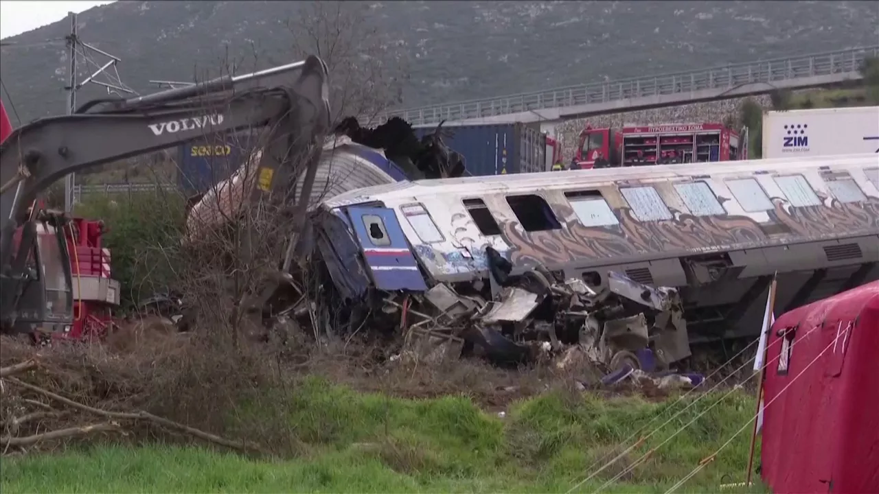 20230301080540_accidente-de-tren-en-grecia_