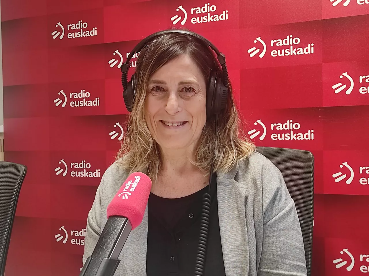 Karmele Sabourdin, en Radio Euskadi. Foto: EITB Media