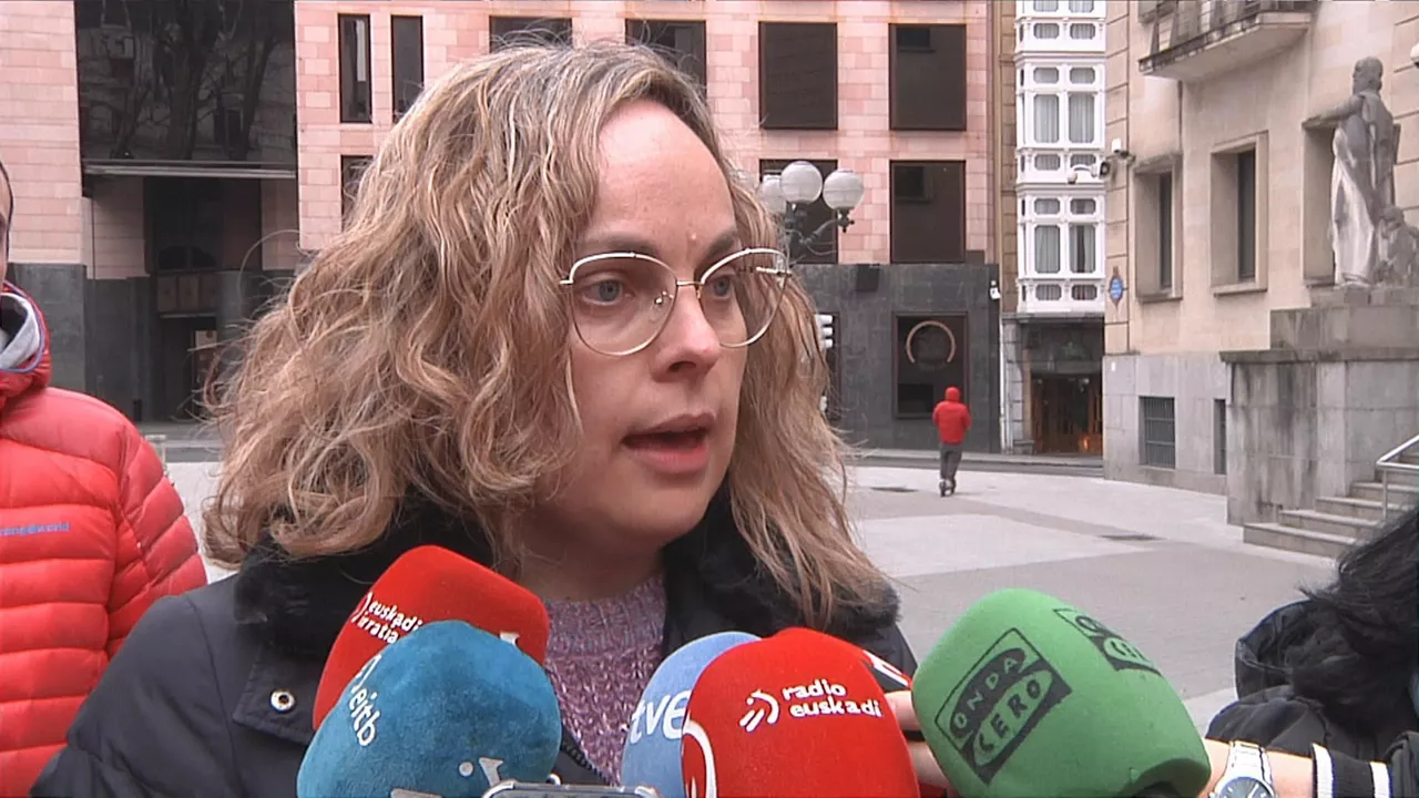 Esther Saavedra (ELA), hoy, tras presentar la denuncia