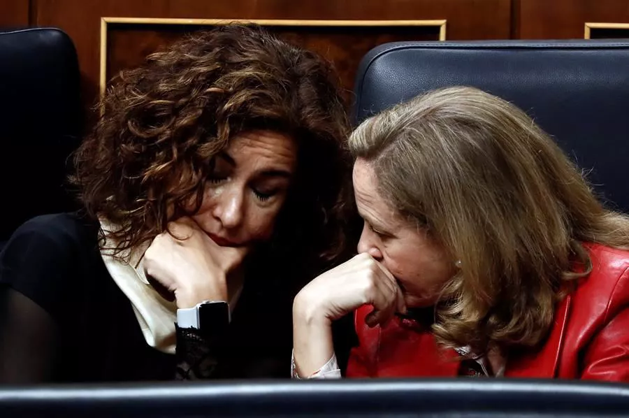 ministras en funciones de Hacienda María Jesús Montero y de Economía Nadia Calviño EFE