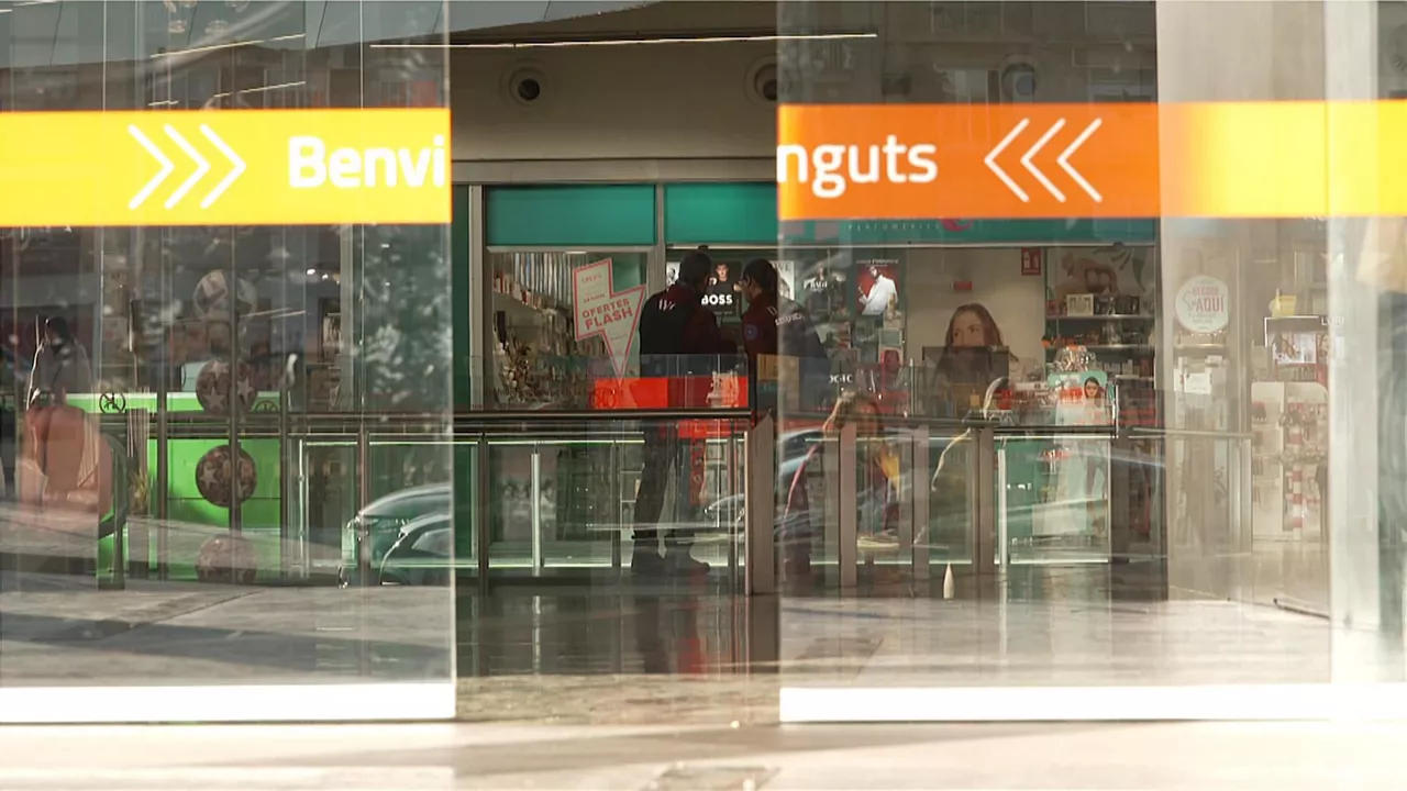 La agresión tuvo lugar en un centro comercial de Badalona