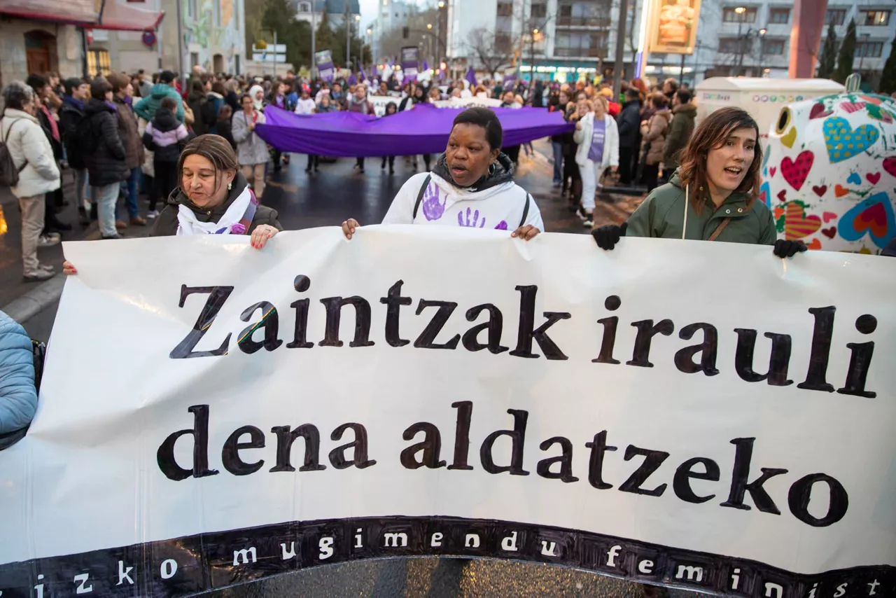 Martxoaren 8an Gasteizen egindako manifestazio baten irudia.