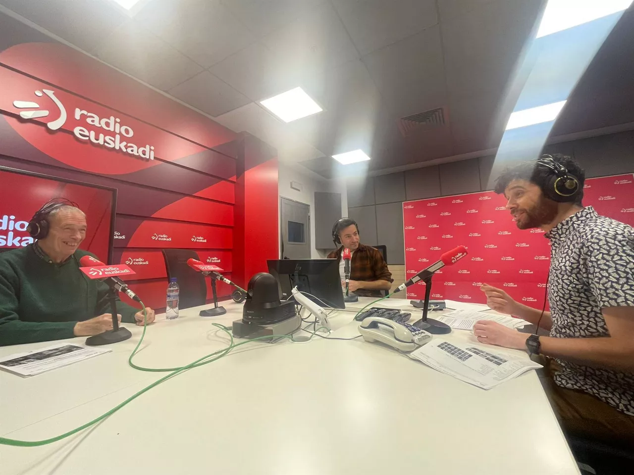 Félix Linares e Iker Zabala en Radio Euskadi. Foto: EITB Media