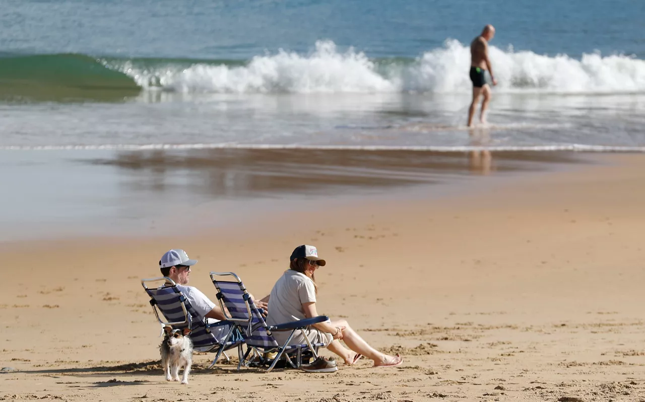 Jendea, hondartzan. Argazkia: EFE