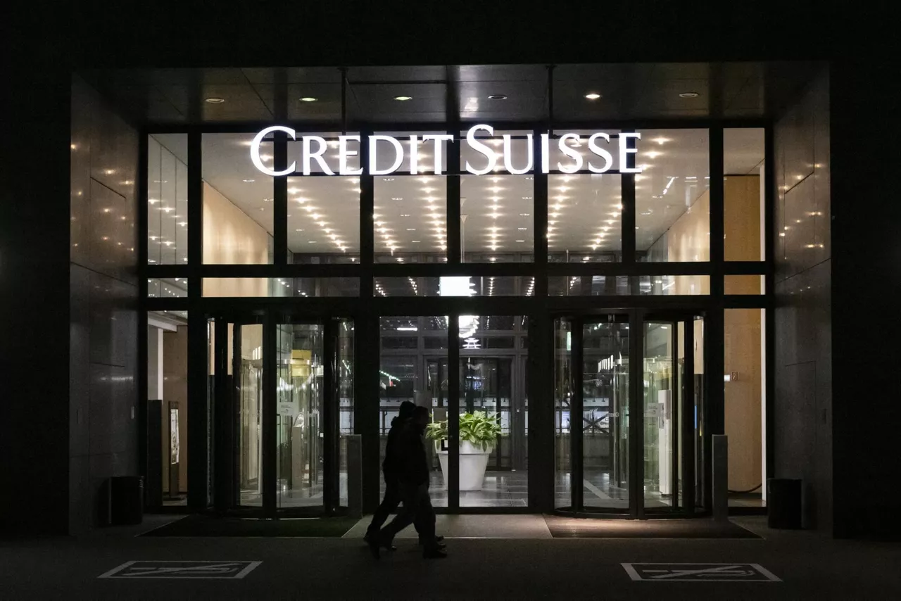 Credit Suisse cierra con caídas del 24 % que conmocionan a la banca europea