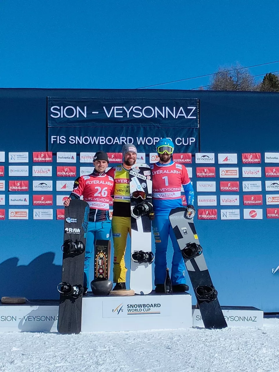 Alvaro Romero, ezkerrean, azken podiumean