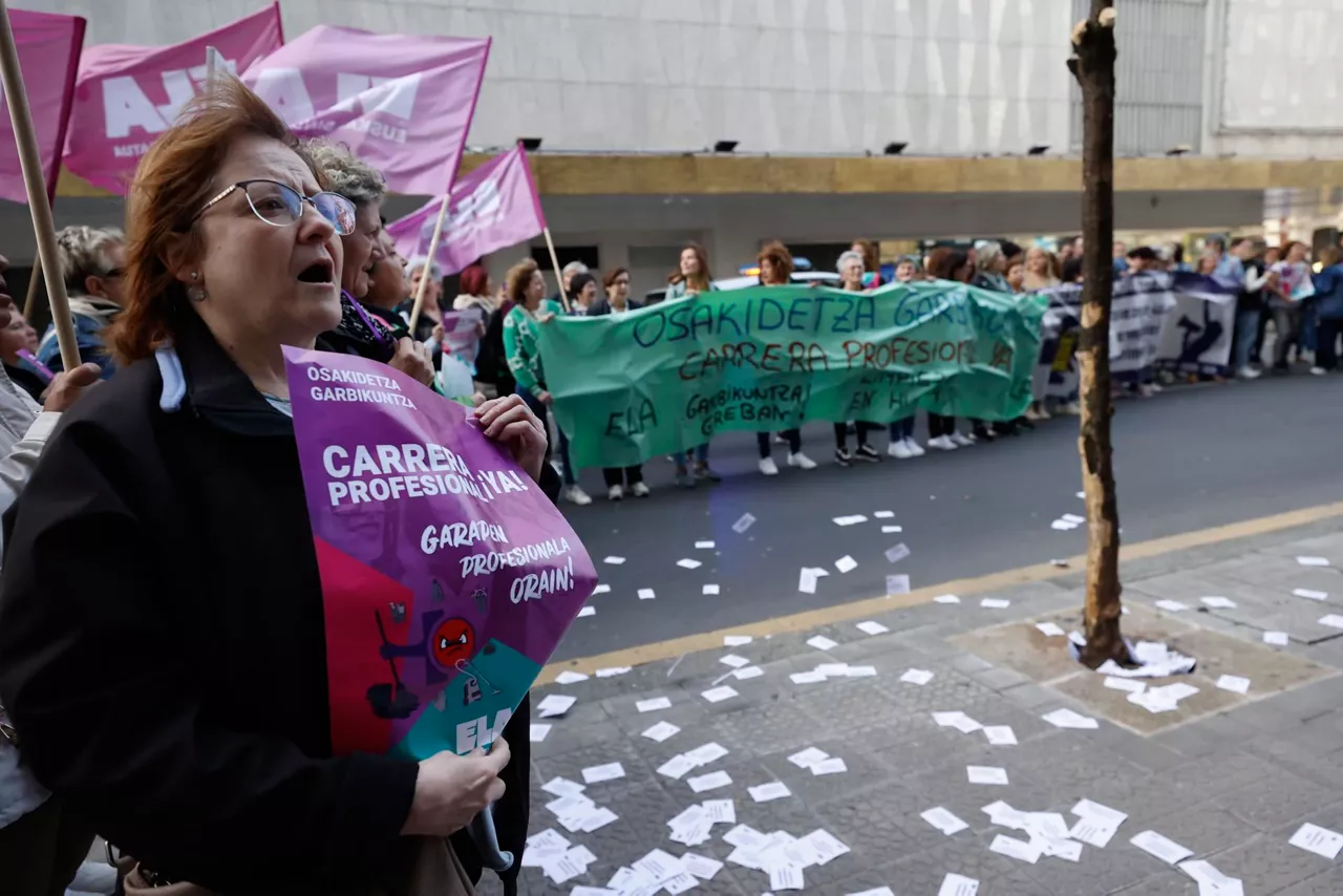 Osakidetzako garbitzaileen elkarretaratzea. Artxiboko argazkia: EFE