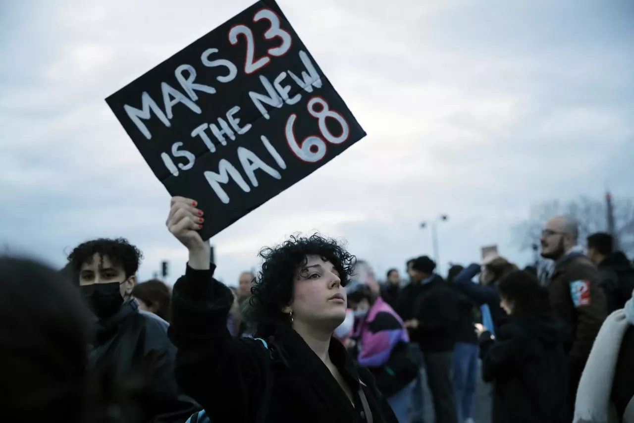 Protesta gaur Batzar Nazionalaren aurrean.