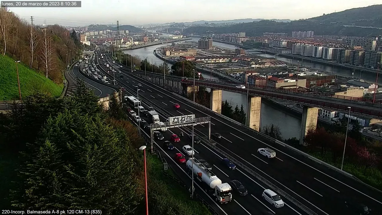Auto ilarak Enekurin. Argazkia: Trafiko Zuzendaritza (Twitter)