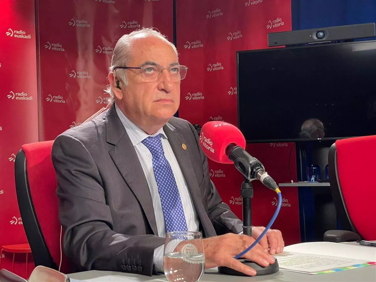 El consejero Iñaki Arriola en Radio Euskadi. Foto: EITB Media