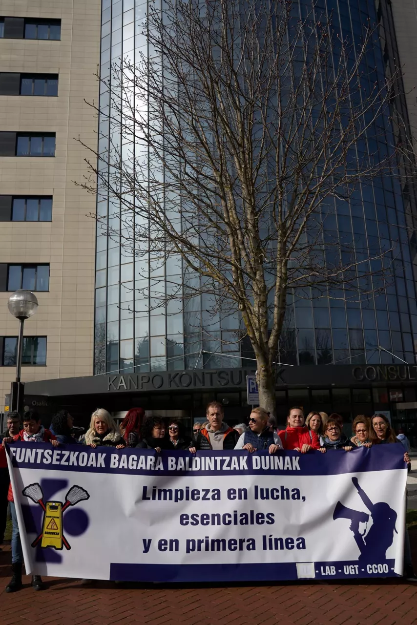manifestacion-servicio-limpieza-osakidetza-vitoria-efe
