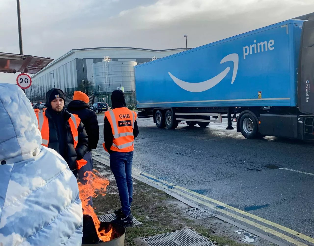 Amazon enpresako kamioi bat, Coventryn (Erresuma Batua). Argazkia: EFE