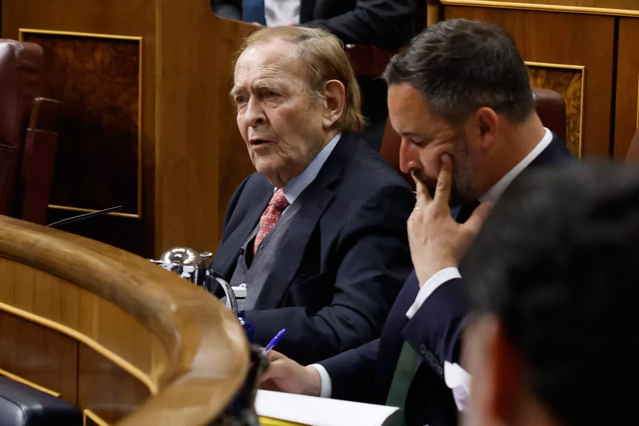 Tamames eta Abascal, atzo, Kongresuan. Argazkia: EFE