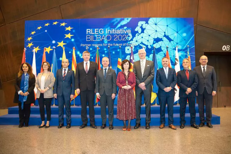 Miembros de la RLEG se han reunido para aprobar la Declaración de Bilbao. Foto: Irekia.